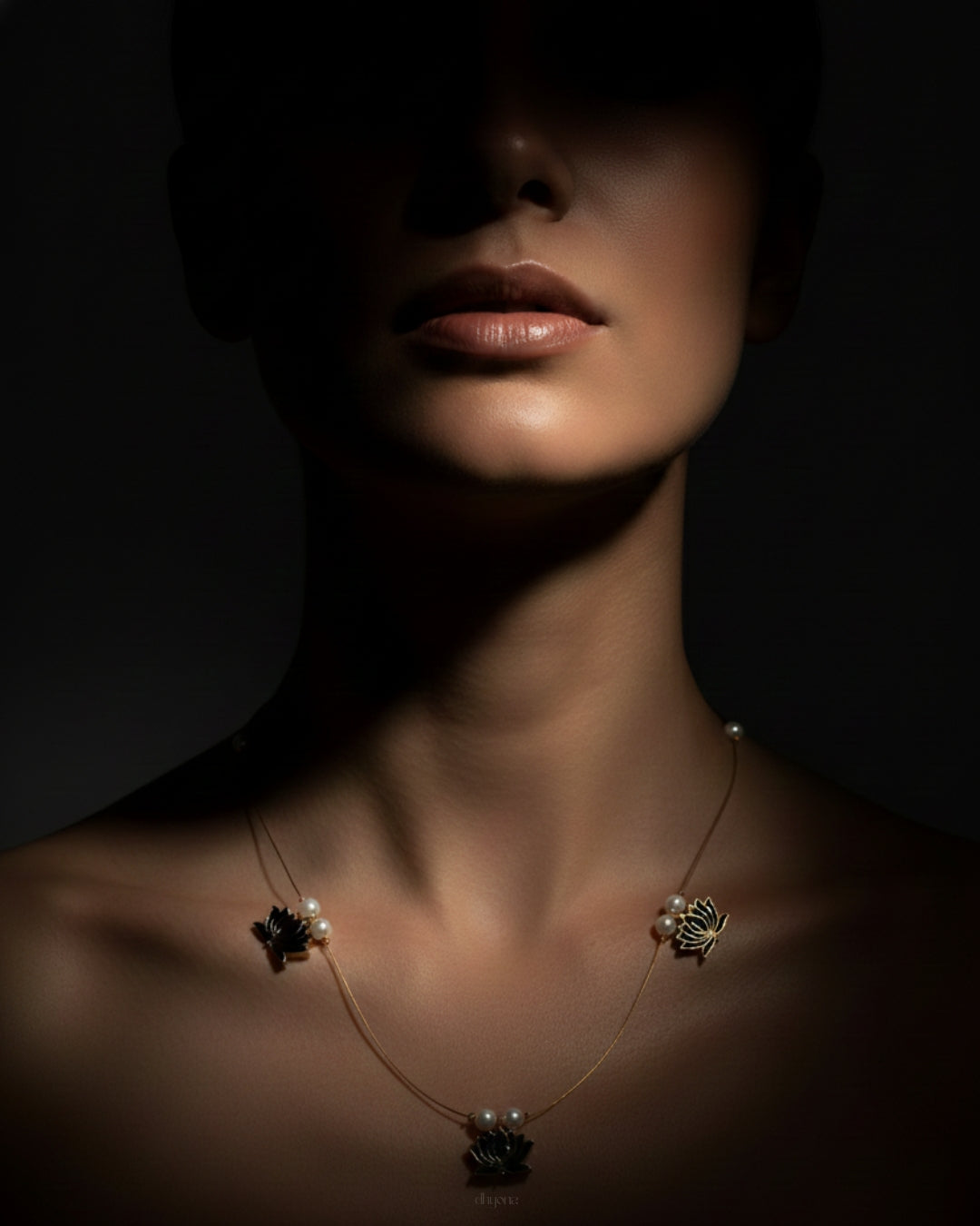 Black Lotus Pearl Minimal Necklace – Elegant Gold Wire Chain