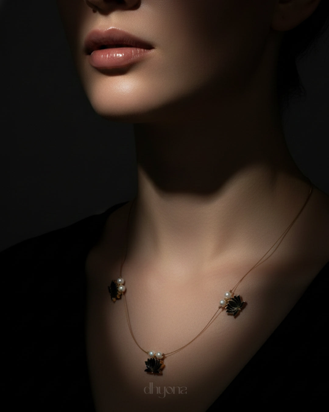 Black Lotus Pearl Minimal Necklace – Elegant Gold Wire Chain