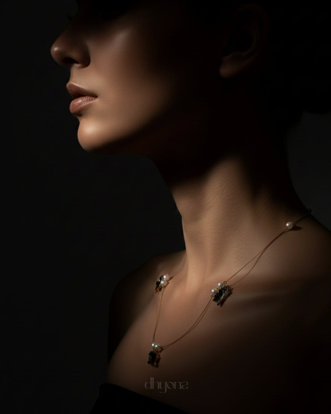 Black Lotus Pearl Minimal Necklace – Elegant Gold Wire Chain